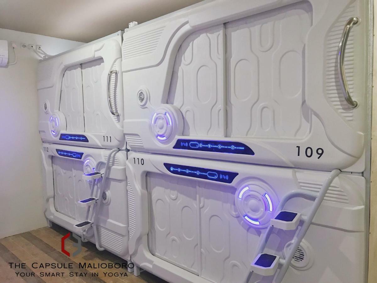 The Capsule Malioboro Hostel Джокякарта Екстериор снимка