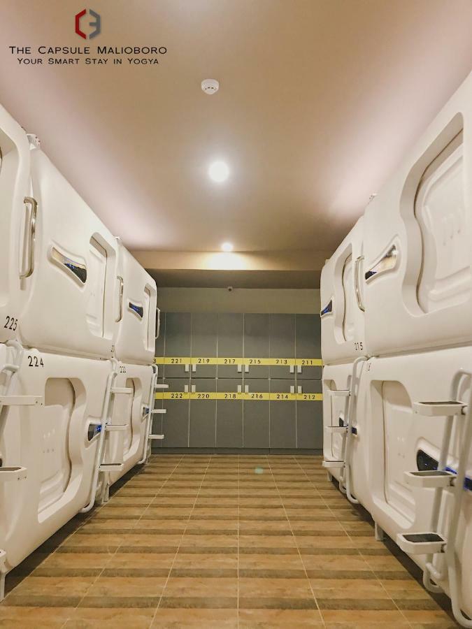 The Capsule Malioboro Hostel Джокякарта Екстериор снимка
