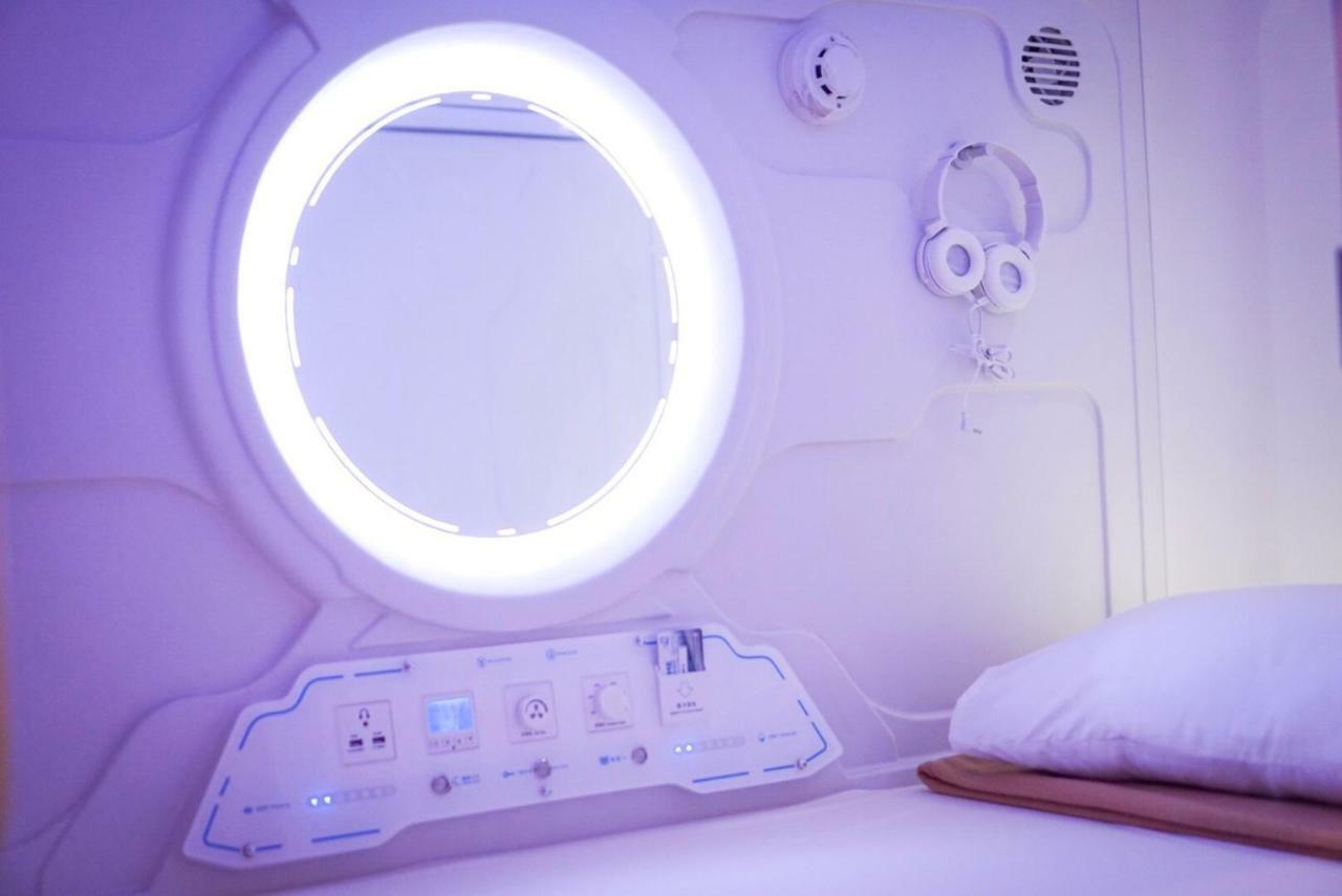 The Capsule Malioboro Hostel Джокякарта Екстериор снимка