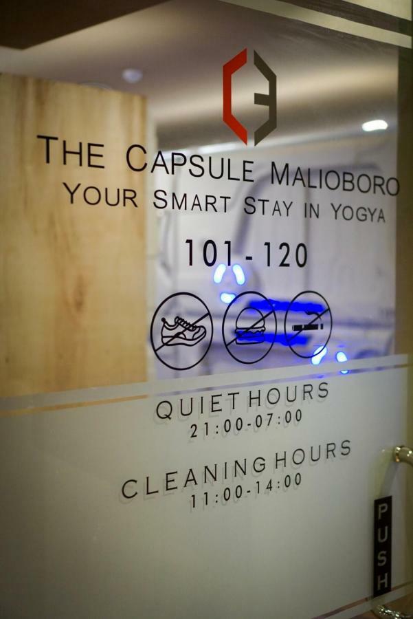 The Capsule Malioboro Hostel Джокякарта Екстериор снимка